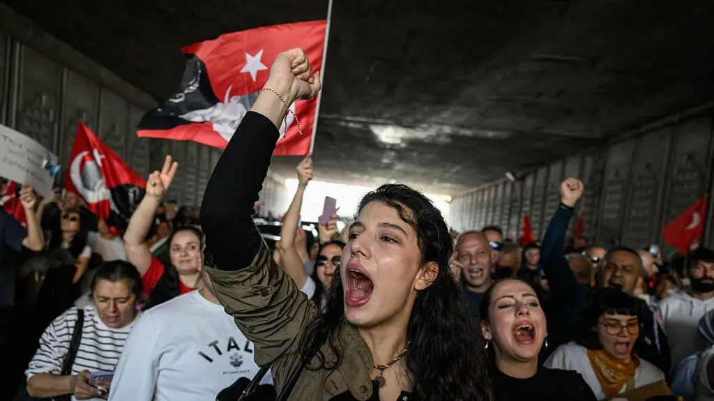 Muse cancel Turkish gig after pressure from anti-government protesters