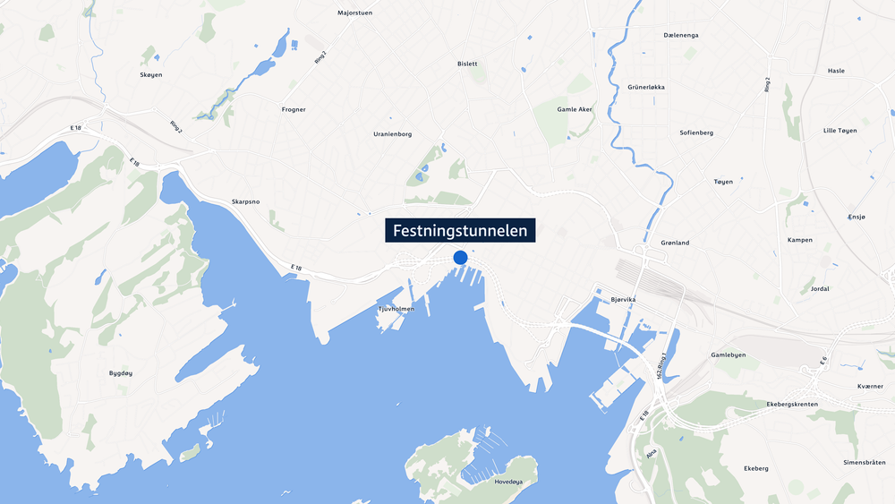 Brann i kjøretøy inne i Operatunnelen i Oslo
