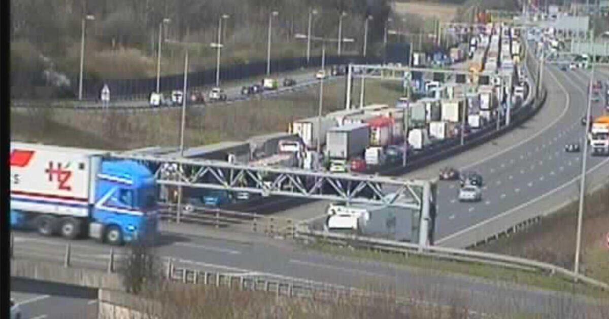 M1 and M5 traffic LIVE: Chaos on major UK motorways after horror crashes cause delays