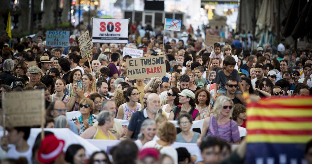 POLL: Are Spaniards right to be annoyed with &#039;overtourism&#039;?