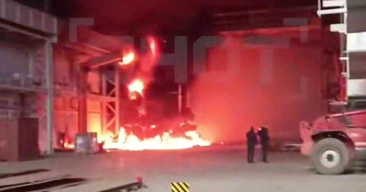 Terrifying moment fire erupts at Russian shipyard after blast: &#039;Everybody out!&#039;