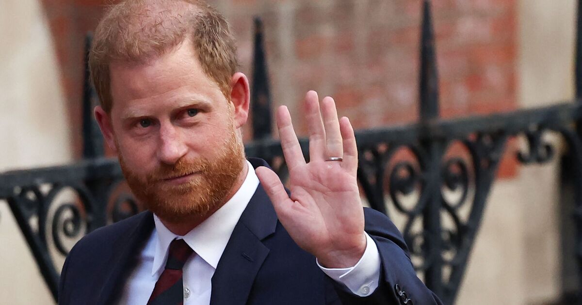 &#039;Prince Harry&#039;s fragile ego is stopping him from saying one word to get his family back&#039;