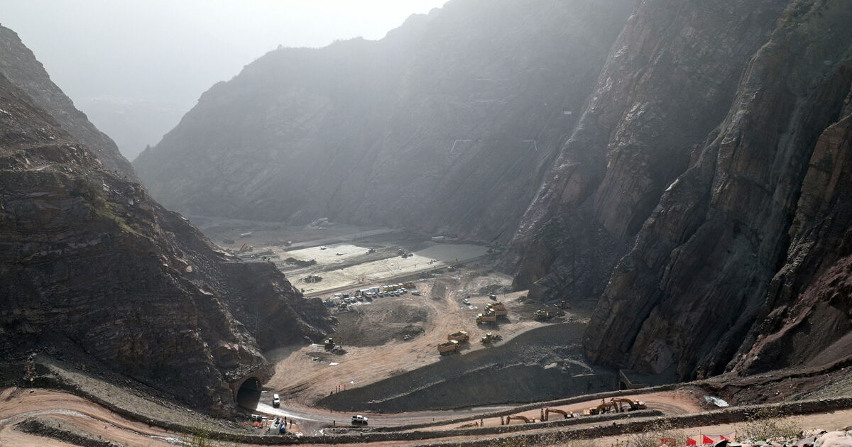 The world’s ‘tallest’ dam costing £8<b class='text-danger'>bn</b> to build
