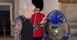 Royal aides scramble to fix error in latest statement
