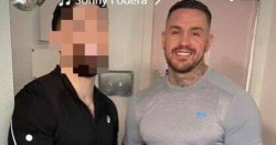 'Nightclub thug' smirks in jail selfie following brutal Oldham assault sentencing