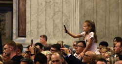 Next Pope LIVE: Fury erupts as 'disrespectful' mourners take selfies next to open casket