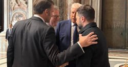 Trump appears 'ignored' in 'out-of-kilter' meeting with Zelensky, Starmer and Macron