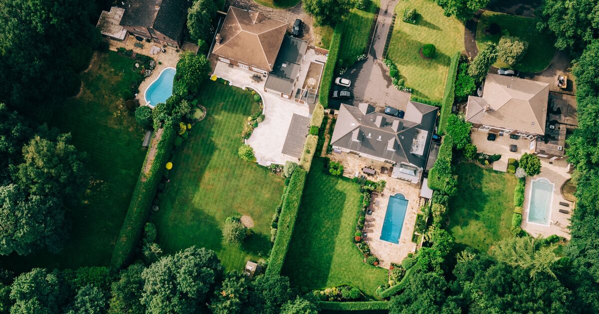Stunning town with top school and ultra-exclusive gated community