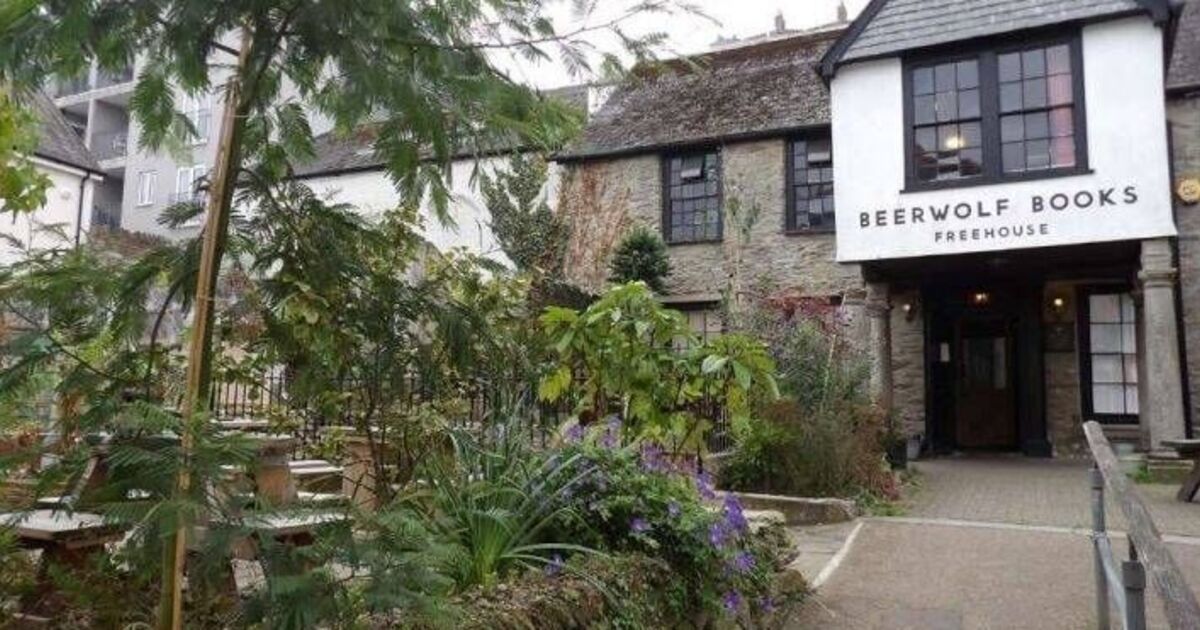 &#039;Quirky&#039; pub that&#039;s also a secret library ranked among one of UK&#039;s top 10