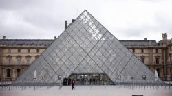 Water leak in Louvre damages hundreds of books
