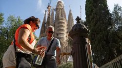 Spain to open network of climate <b class='text-danger'>shelters</b>