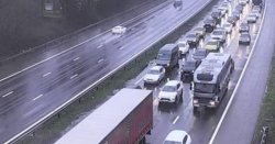 M4 traffic LIVE: Chaos on major motorway as drivers told 'avoid the area' after crash