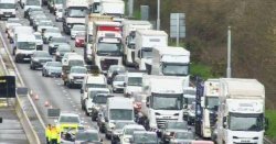 M1 traffic LIVE: Chaos on major motorway as all traffic stopped - 3-mile congestion