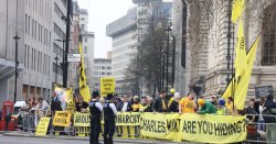 Furious anti-monarchy protestors attempt to disrupt Commonwealth Day Service
