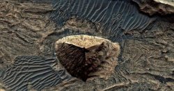 Bombshell NASA photo shows 'pyramid same size as Giza' on Mars