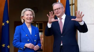 Australia and EU strike A$10bn trade deal with focus on trade, defence and minerals